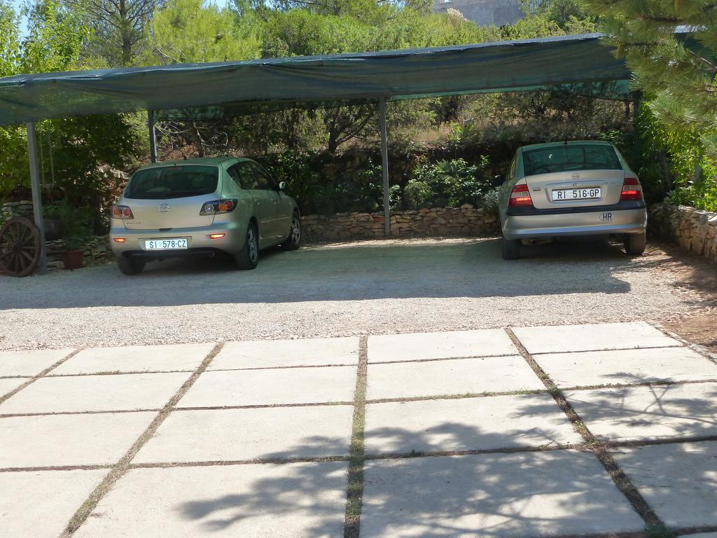 Apartments Davor Jadrtovac Esterno foto